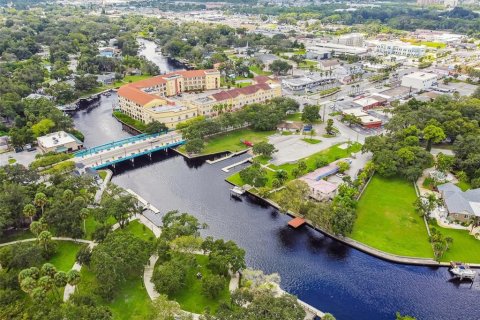 Commercial property in New Port Richey, Florida 12 bedrooms, 355.35 sq.m. № 1805016 - photo 2