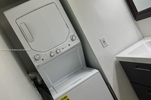 Apartamento en alquiler en Miami, Florida, 2 dormitorios, 83.43 m2 № 1895280 - foto 8