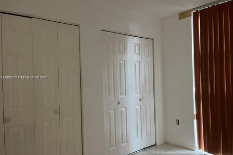 Apartamento en alquiler en Miami, Florida, 2 dormitorios, 83.43 m2 № 1895280 - foto 6