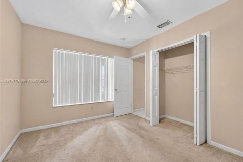 House in Davie, Florida 3 bedrooms, 93.65 sq.m. № 2043290 - photo 11