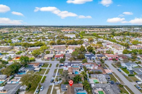 House in Davie, Florida 3 bedrooms, 93.65 sq.m. № 2043290 - photo 6