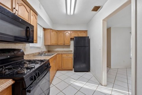 House in Davie, Florida 3 bedrooms, 93.65 sq.m. № 2043290 - photo 19