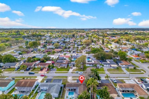 House in Davie, Florida 3 bedrooms, 93.65 sq.m. № 2043290 - photo 5