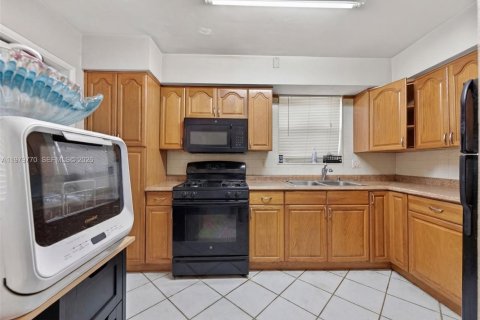 House in Davie, Florida 3 bedrooms, 93.65 sq.m. № 2043290 - photo 18