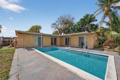 House in Davie, Florida 3 bedrooms, 93.65 sq.m. № 2043290 - photo 21