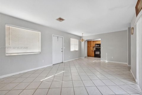 House in Davie, Florida 3 bedrooms, 93.65 sq.m. № 2043290 - photo 17