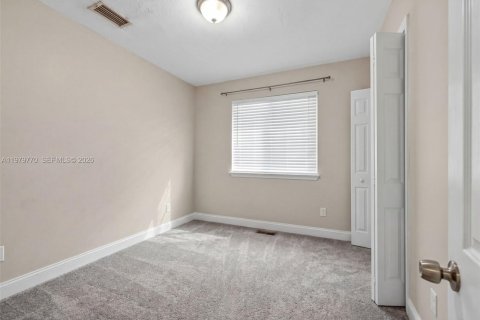 House in Davie, Florida 3 bedrooms, 93.65 sq.m. № 2043290 - photo 9