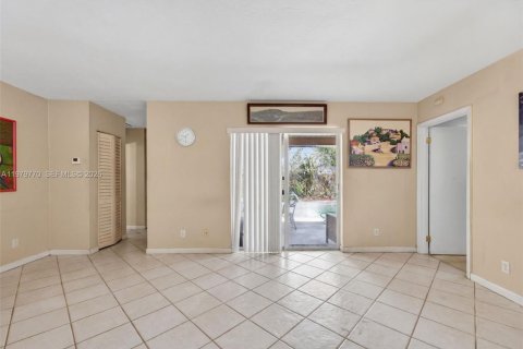 House in Davie, Florida 3 bedrooms, 93.65 sq.m. № 2043290 - photo 12