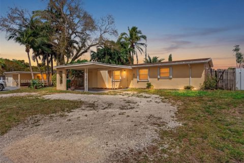 House in Davie, Florida 3 bedrooms, 93.65 sq.m. № 2043290 - photo 2