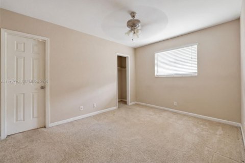 House in Davie, Florida 3 bedrooms, 93.65 sq.m. № 2043290 - photo 14