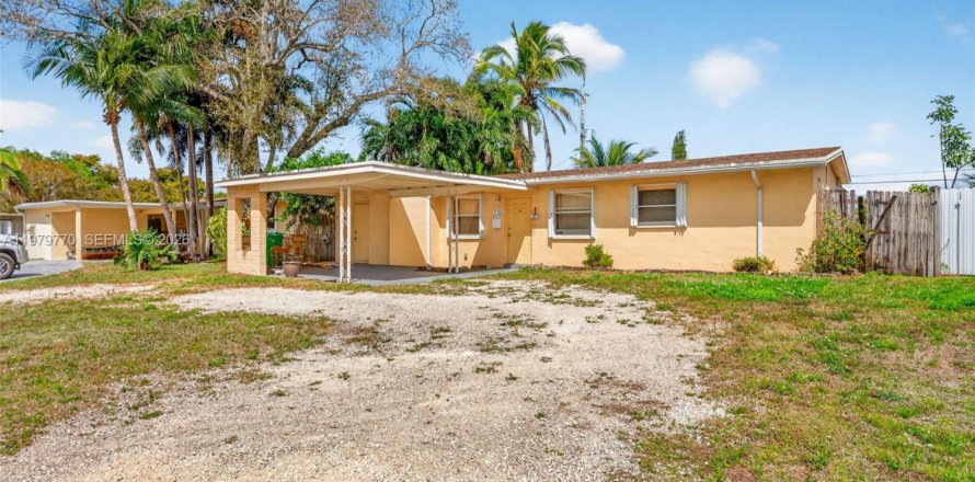House in Davie, Florida 3 bedrooms, 93.65 sq.m. № 2043290
