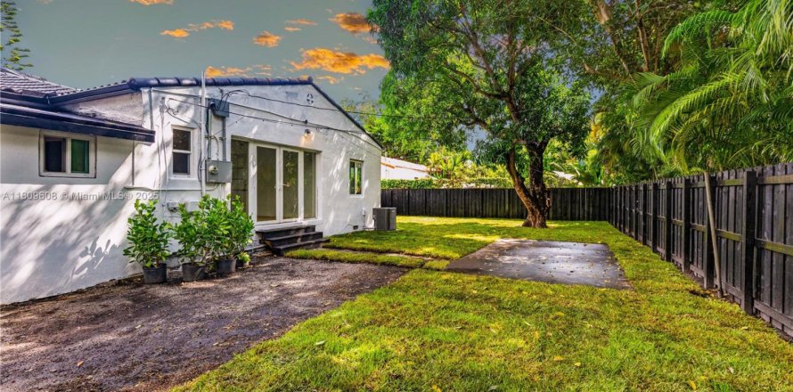 Casa en Miami Shores, Florida 3 dormitorios, 122.54 m2 № 1752167