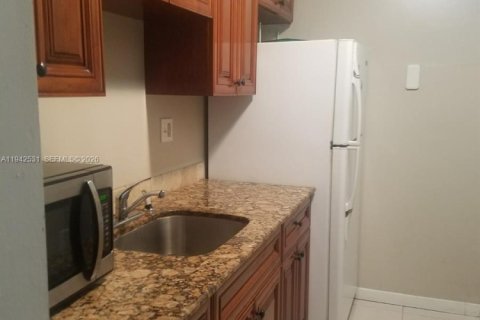 Copropriété à louer à Miami, Floride: 2 chambres, 72.84 m2 № 1999983 - photo 4