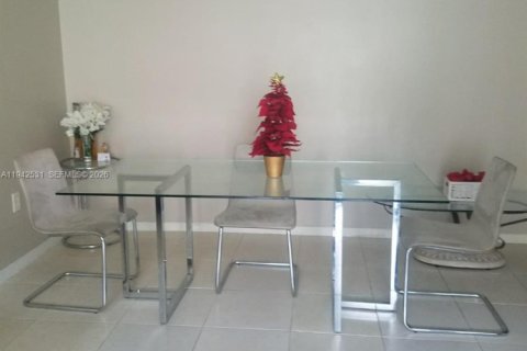 Copropriété à louer à Miami, Floride: 2 chambres, 72.84 m2 № 1999983 - photo 5