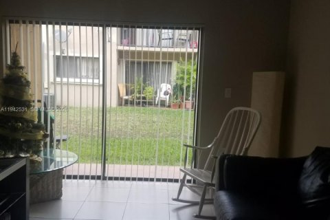 Copropriété à louer à Miami, Floride: 2 chambres, 72.84 m2 № 1999983 - photo 6