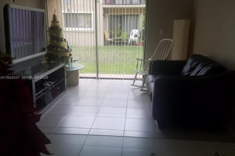 Copropriété à louer à Miami, Floride: 2 chambres, 72.84 m2 № 1999983 - photo 8