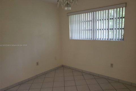 House in Coral Gables, Florida 3 bedrooms, 129.6 sq.m. № 1756782 - photo 10