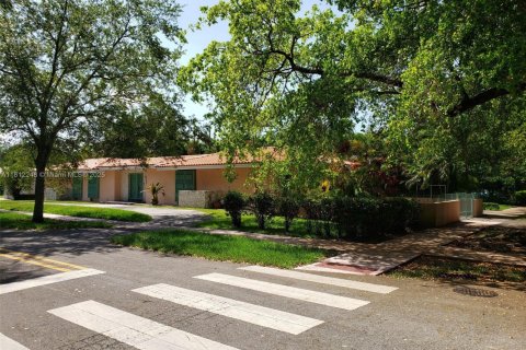 House in Coral Gables, Florida 3 bedrooms, 129.6 sq.m. № 1756782 - photo 3