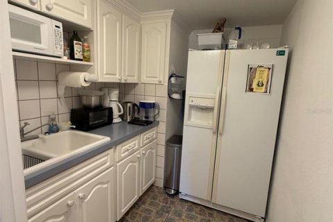 Commercial property in New Port Richey, Florida 31.4 sq.m. № 2294569 - photo 6