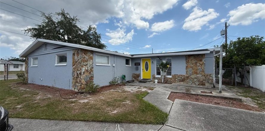 Commercial property in New Port Richey, Florida 31.4 sq.m. № 2294569