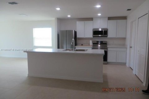 Villa ou maison à louer à Cape Coral, Floride: 4 chambres, 140.84 m2 № 1890233 - photo 17