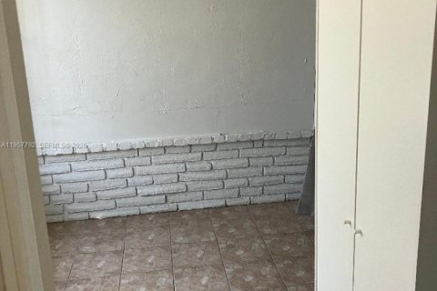 Villa ou maison à louer à Hollywood, Floride: 4 chambres, 132.2 m2 № 2011611 - photo 15