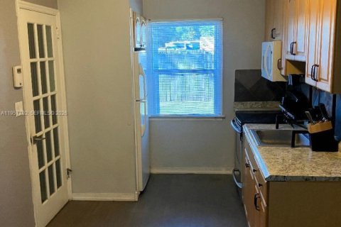 Villa ou maison à louer à Hollywood, Floride: 4 chambres, 132.2 m2 № 2011611 - photo 4