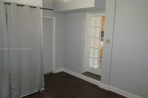 Villa ou maison à louer à Hollywood, Floride: 4 chambres, 132.2 m2 № 2011611 - photo 10