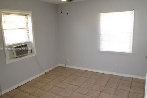 Villa ou maison à louer à Hollywood, Floride: 4 chambres, 132.2 m2 № 2011611 - photo 12