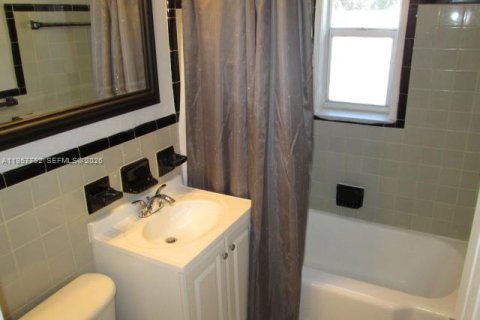 Villa ou maison à louer à Hollywood, Floride: 4 chambres, 132.2 m2 № 2011611 - photo 11