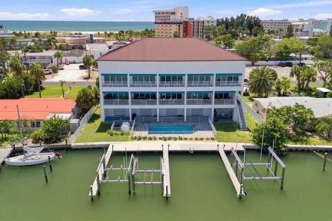 Touwnhouse à Treasure Island, Floride 3 chambres, 207.64 m2 № 2310750
