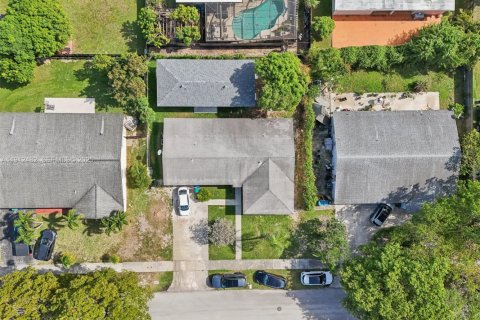 Снять в аренду виллу или дом в Майами, Флорида 2 спальни, 63.17м2, № 1984162 - фото 14