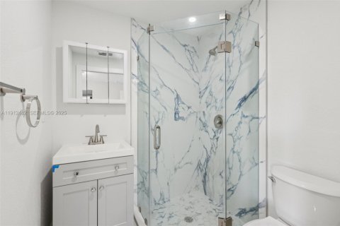 Снять в аренду виллу или дом в Майами, Флорида 2 спальни, 63.17м2, № 1984162 - фото 12