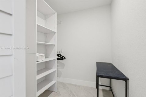 Снять в аренду виллу или дом в Майами, Флорида 2 спальни, 63.17м2, № 1984162 - фото 13