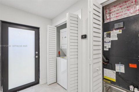 Снять в аренду виллу или дом в Майами, Флорида 2 спальни, 63.17м2, № 1984162 - фото 7