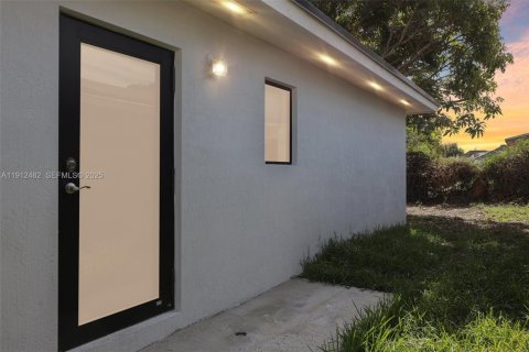 Снять в аренду виллу или дом в Майами, Флорида 2 спальни, 63.17м2, № 1984162 - фото 1