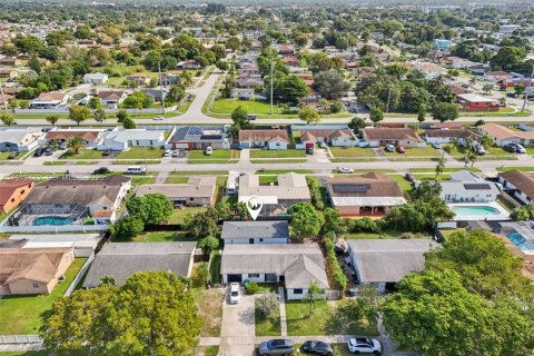 Снять в аренду виллу или дом в Майами, Флорида 2 спальни, 63.17м2, № 1984162 - фото 15