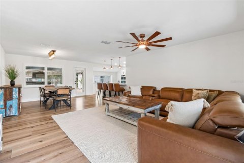 Casa en venta en Tampa, Florida, 4 dormitorios, 170.38 m2 № 2157671 - foto 10