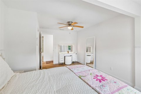 Casa en venta en Tampa, Florida, 4 dormitorios, 170.38 m2 № 2157671 - foto 20
