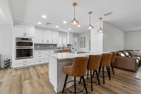 Casa en venta en Tampa, Florida, 4 dormitorios, 170.38 m2 № 2157671 - foto 4