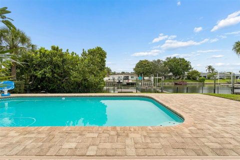 Casa en venta en Tampa, Florida, 4 dormitorios, 170.38 m2 № 2157671 - foto 3