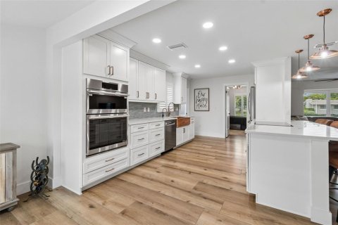 Casa en venta en Tampa, Florida, 4 dormitorios, 170.38 m2 № 2157671 - foto 5