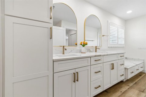 Casa en venta en Tampa, Florida, 4 dormitorios, 170.38 m2 № 2157671 - foto 16