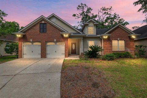 House in Alachua, Florida 3 bedrooms, 215.16 sq.m. № 1784385 - photo 1