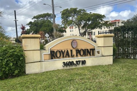 Condo in Lauderdale Lakes, Florida, 2 bedrooms  № 1898240 - photo 4