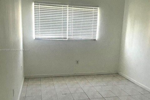 Condo in Lauderdale Lakes, Florida, 2 bedrooms  № 1898240 - photo 7