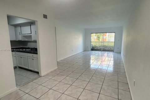 Condo in Lauderdale Lakes, Florida, 2 bedrooms  № 1898240 - photo 5