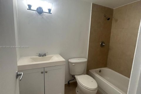 Condo in Lauderdale Lakes, Florida, 2 bedrooms  № 1898240 - photo 9