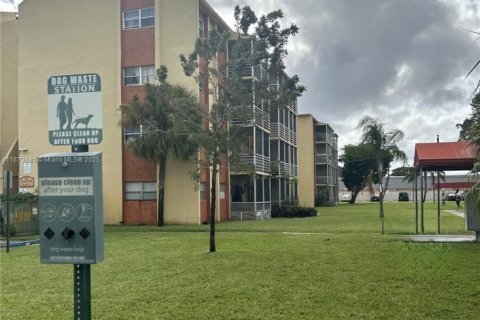 Condo in Lauderdale Lakes, Florida, 2 bedrooms  № 1898240 - photo 3
