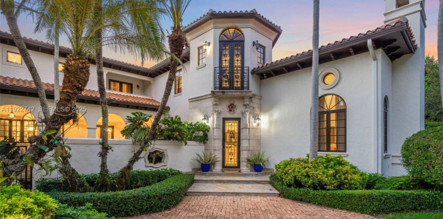 Villa ou maison à Pinecrest, Floride 7 chambres, 654.59 m2 № 1976630